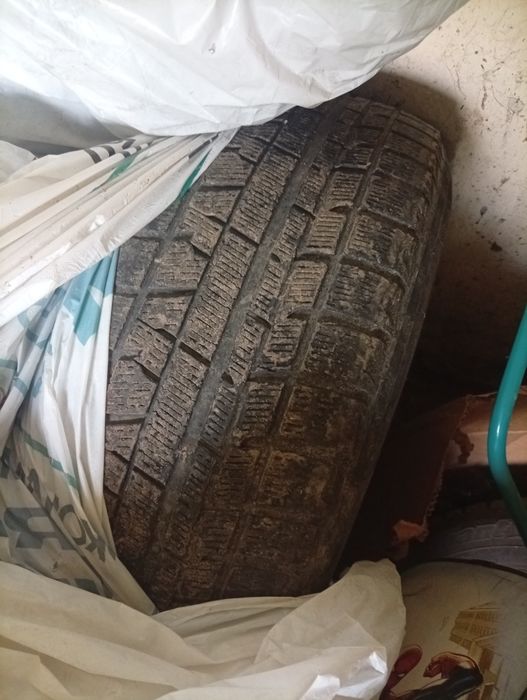 Продам шины иокохама бу.