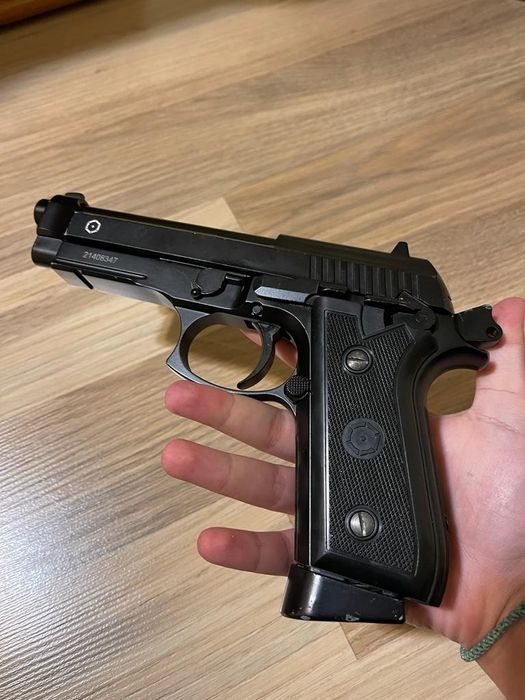 URGENT Vand pistol cybergun pt 99, 92