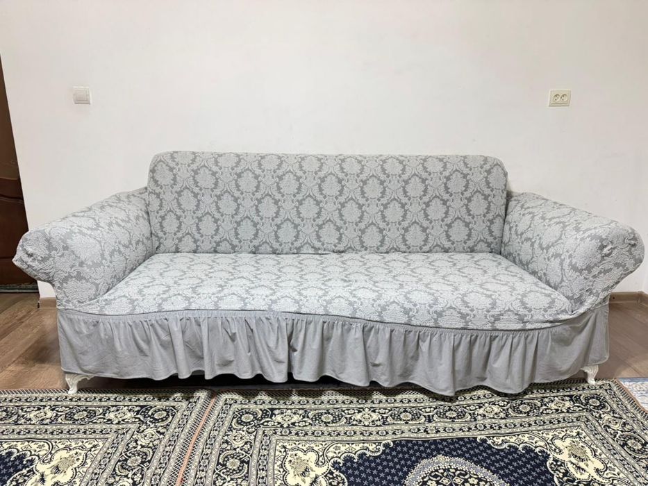 Продам диван голубого цвета