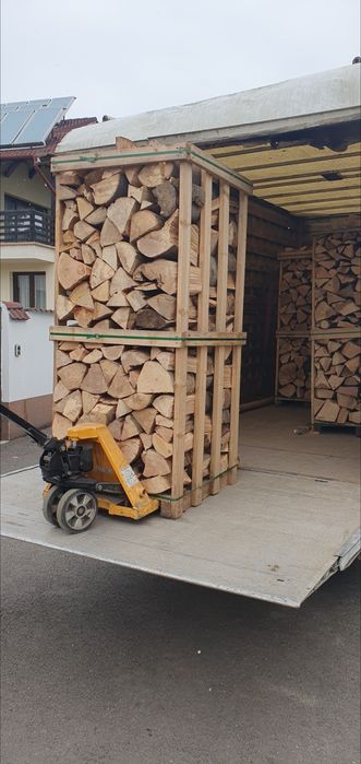 Lemn de foc și brichete