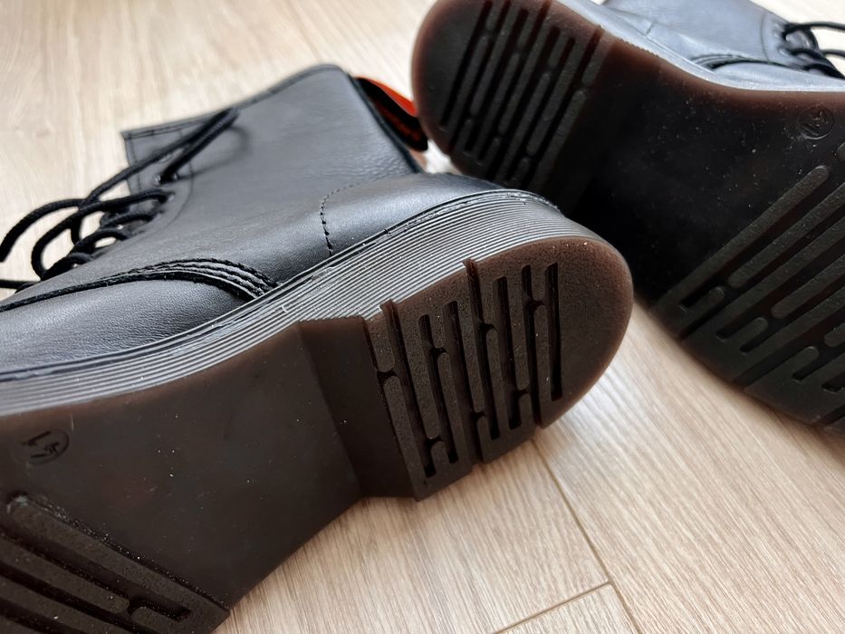 Боти с равна подметка