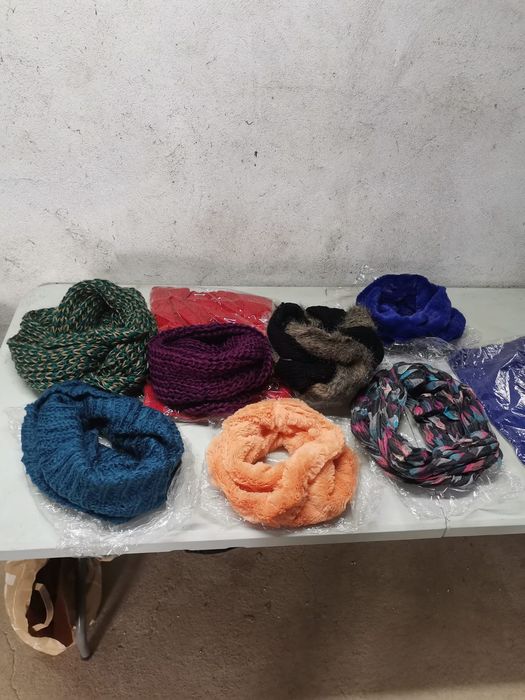 Esarfe gulere noi en gros minim 100 bucati 2 lei bucata