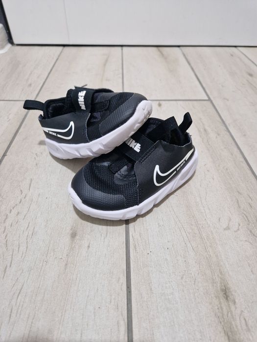 Adidadi și sandale nike mărimea 22 aproape noi