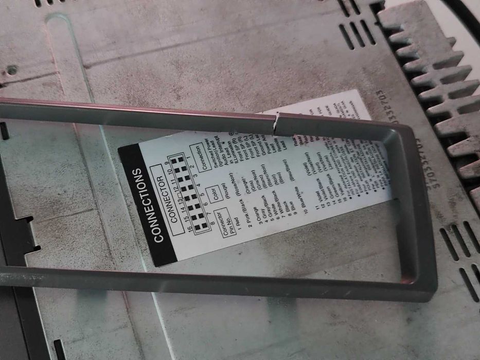 Радио Alpine CDE - 9881R + Дистанционно + Aux кабел