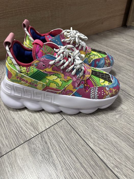Versace chain reaction