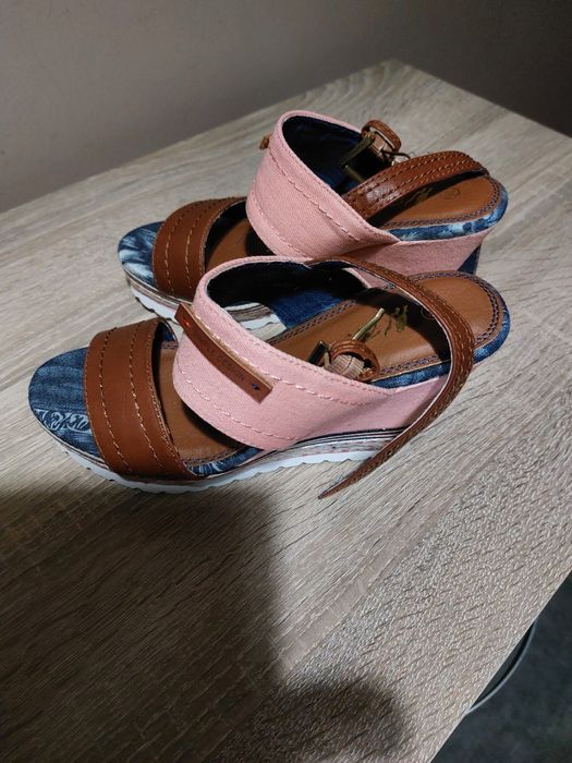 Дамски сандали на платформа