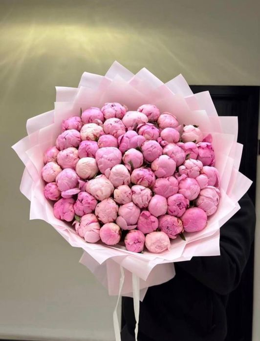 Хризантемы, розы, пионы, тюльпаны, ранункулюс