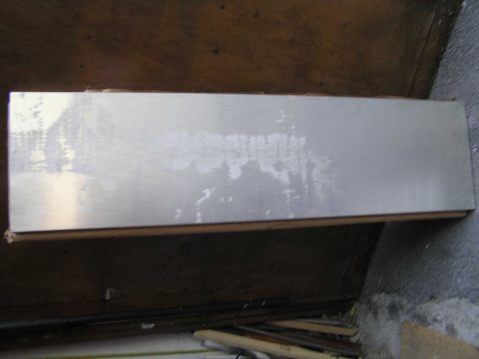 Продавам нови парчета дуралуминиеви плоскости.