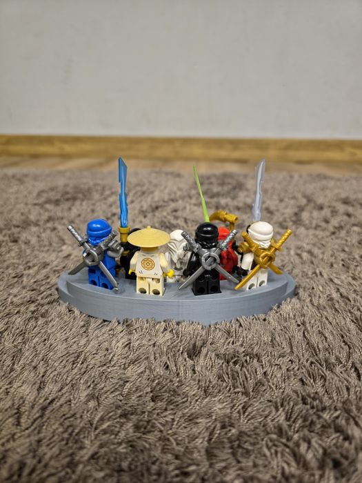 Vând stand pentru figurine lego