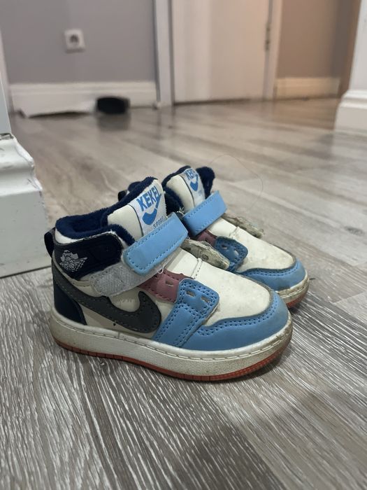 Детская обувь кроссовки