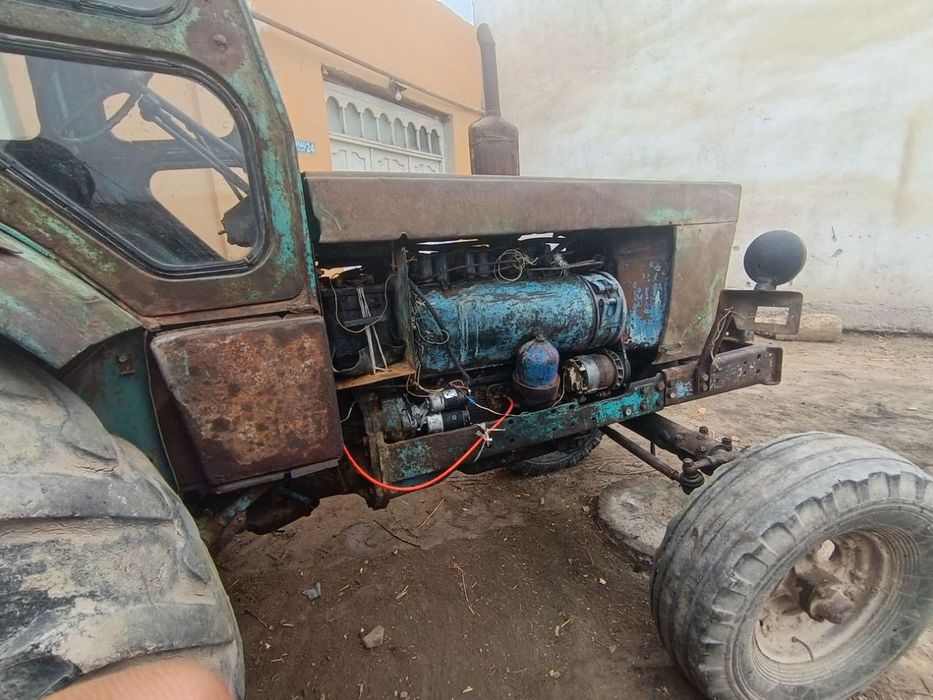 Т40 трактр сотилади