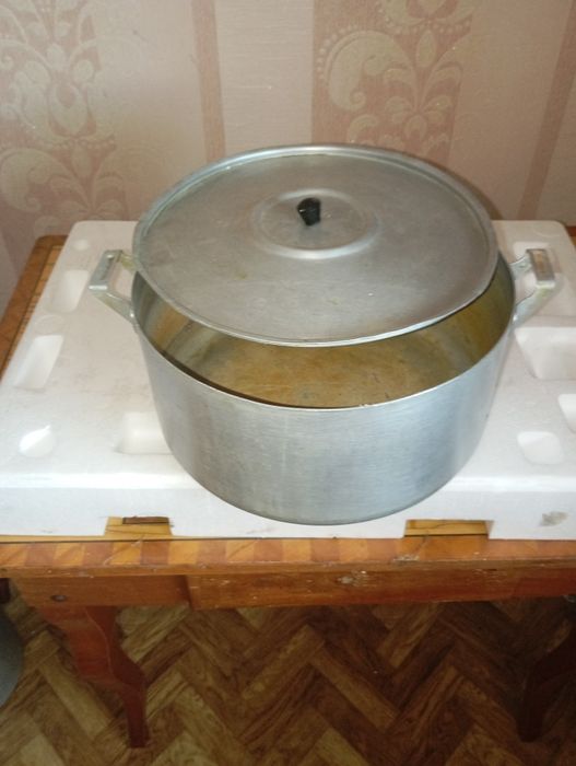 Продам аллюминовую кастрюлю