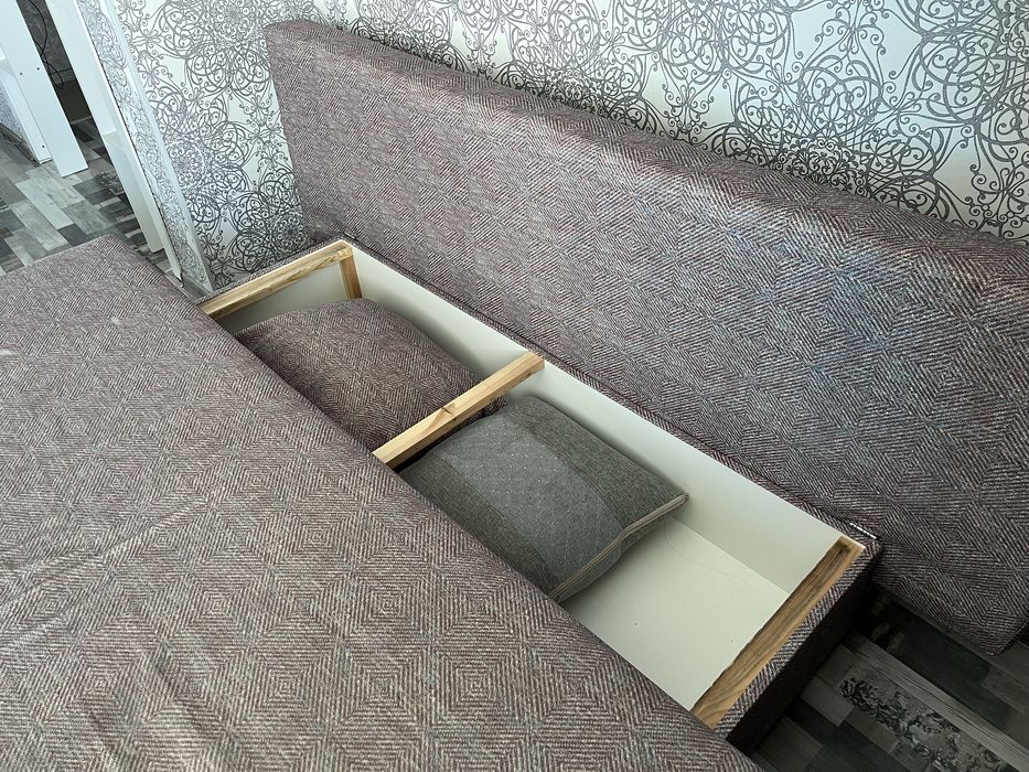 Диван раскладной с подушками