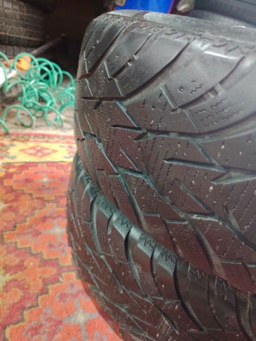 Продам два зимнех колеса жентра ласети15