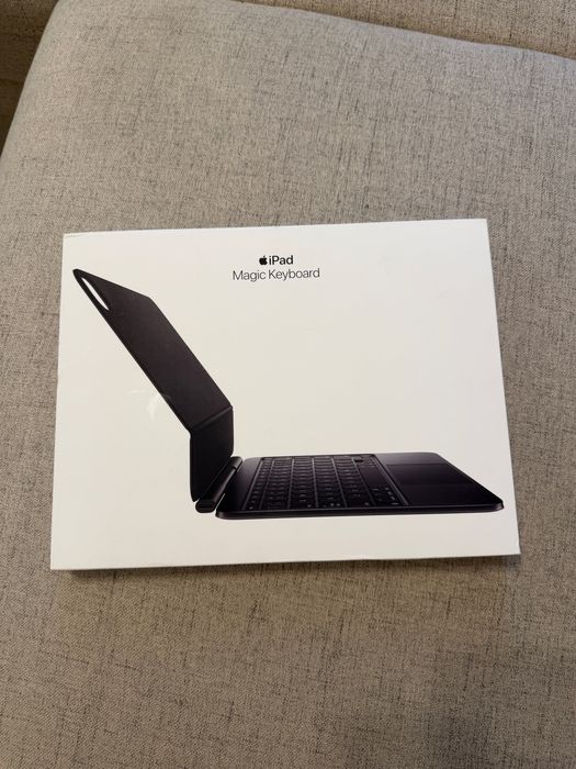 Husa cu Tastatura Apple Magic Keyboard pentru iPad Pro 11" (M4/M5), International English, Black, noua, sigilata