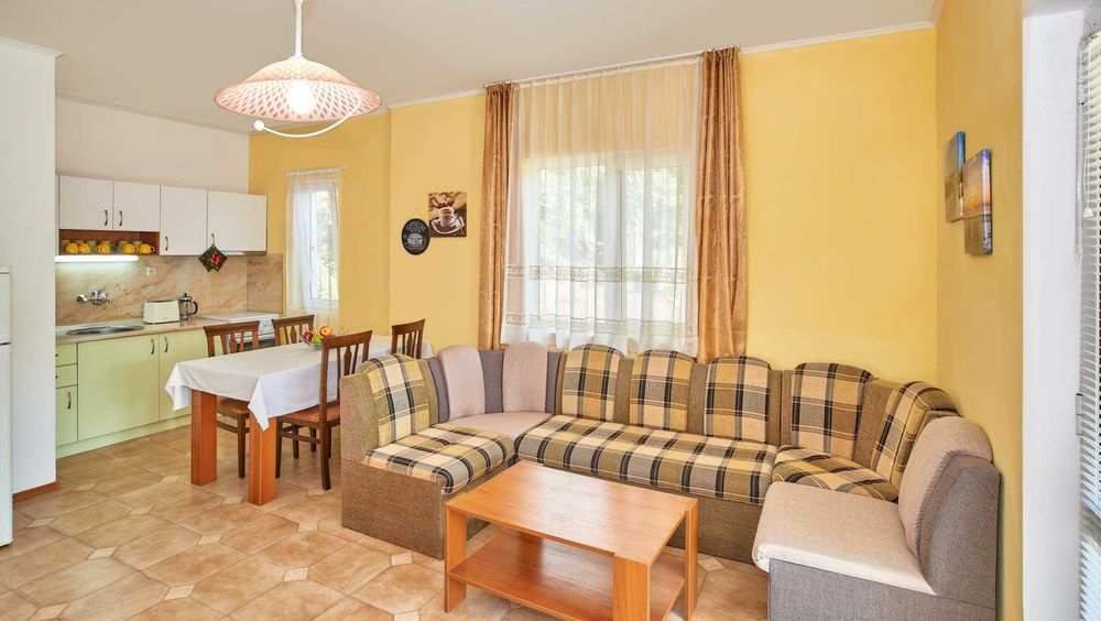 Green Life Villas – Комплекс от 3 вили с басейн до Бургас