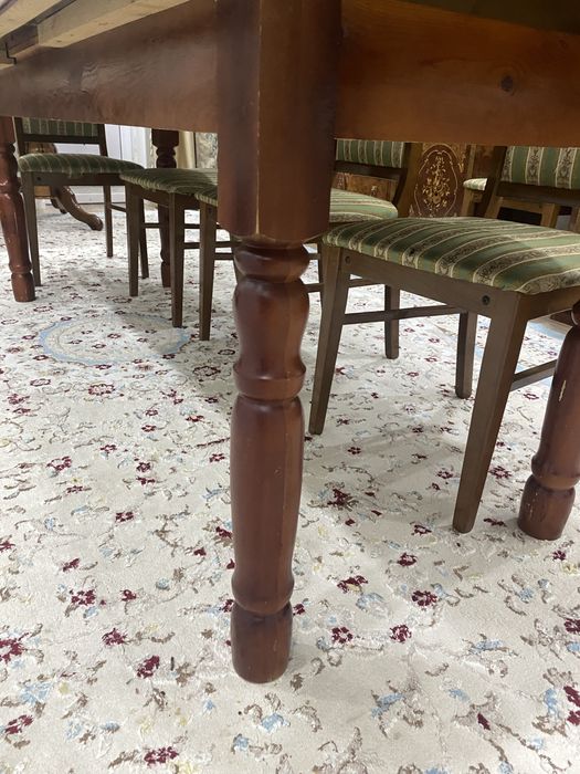 Ұзын, қонақ шақыратын стол