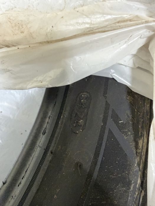 Шина размер 235/45/18