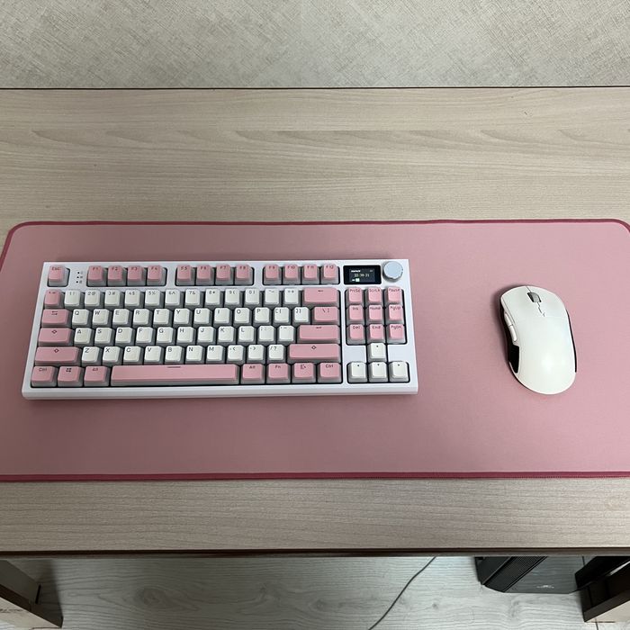 Коврик розовый Logitech