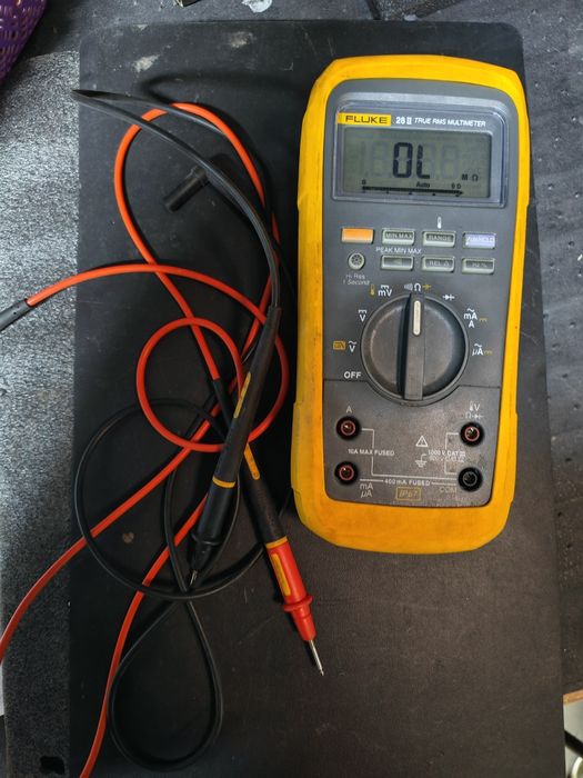 Aparat de măsură FLUKE 28II:
Tensiune si intensitate True-RMS pentru m