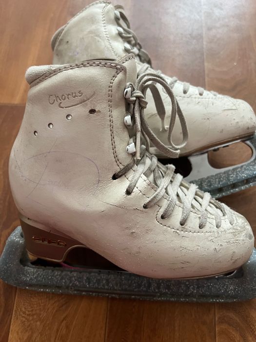 Продаю коньки эдея чорус