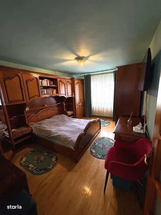 Apartament spatios cu 4 camere, 82 mp utili, etaj 8/9, Aleea Padin