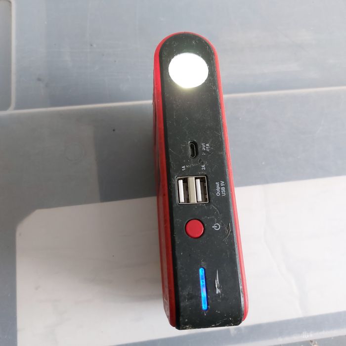 Lanternă cu flash și mufă micro usb