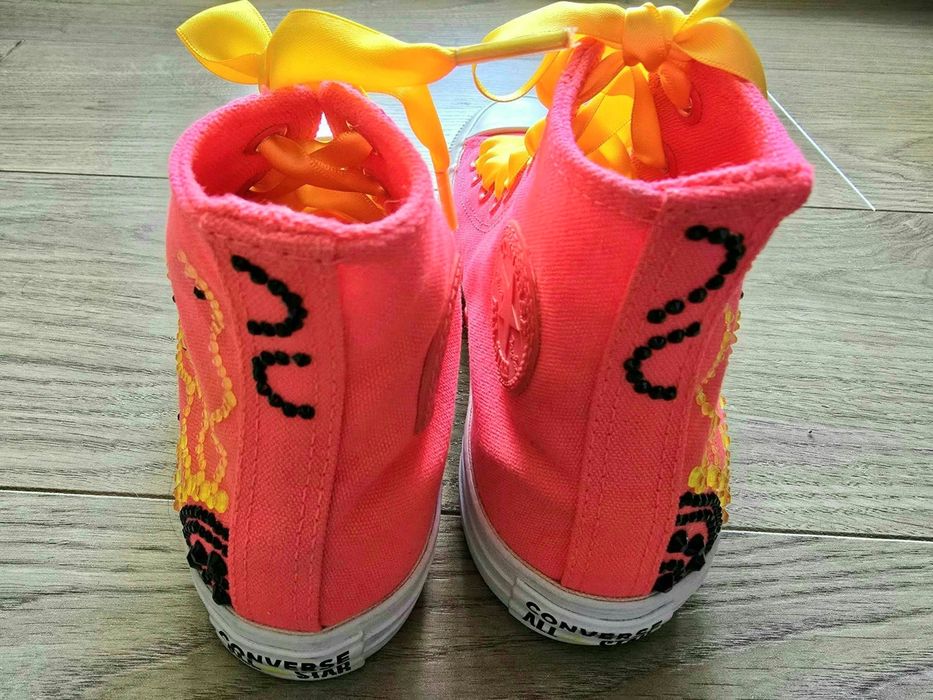Converse unicat cu strasuri