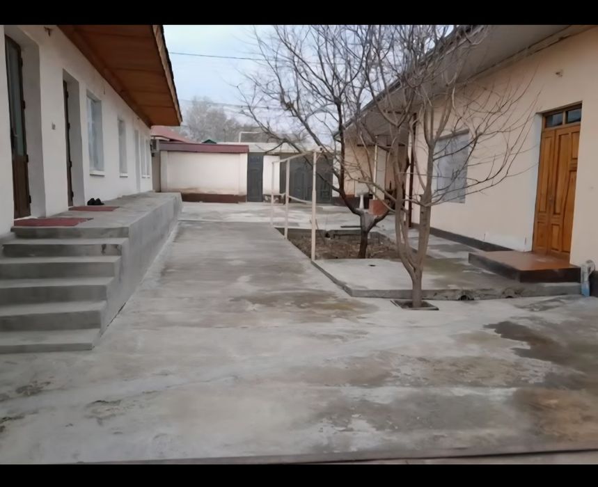 Уй сотилади 5.5 сот. Бошка бизнес учун хам кулай локацияда