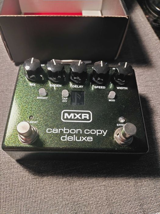 Dunlop MXR Carbon Copy Deluxe Analog Delay педал за китара