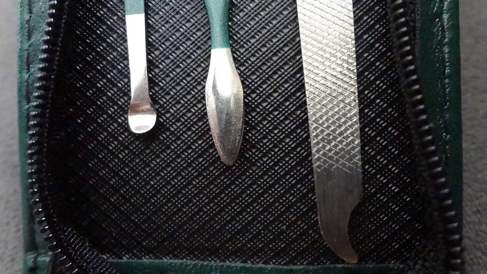 Професионален комплект за оформяне на маникюр