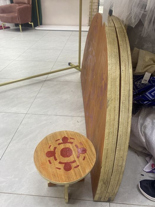 Продам круглый стол со стульями