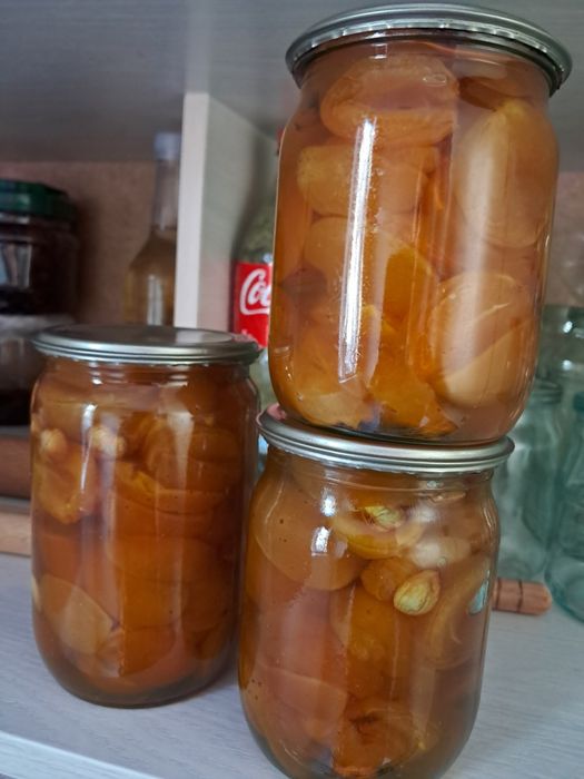 Варенье абрикосовое ,клубничное