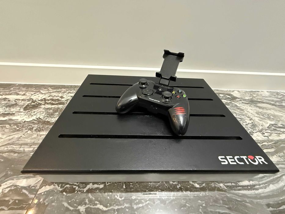 Гейминг джойстик MadCatz за смартфон