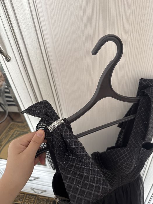 Черное праздничное платье