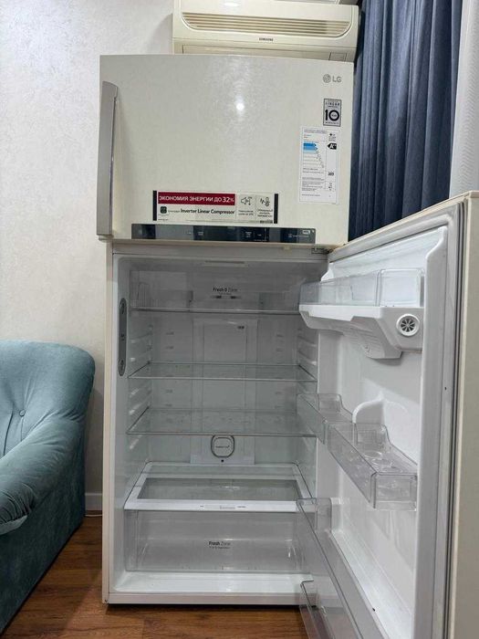 Холодильник LG с морозильной камерой