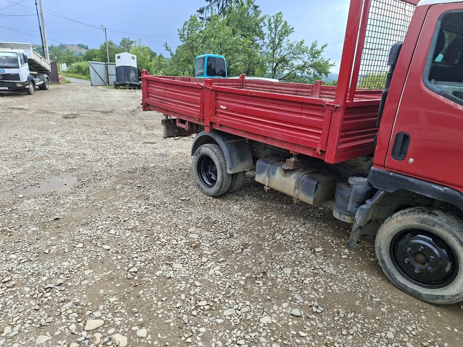 Mitsubishi Canter.