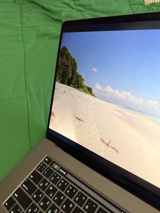 Продам MacBook Pro 16 1TB