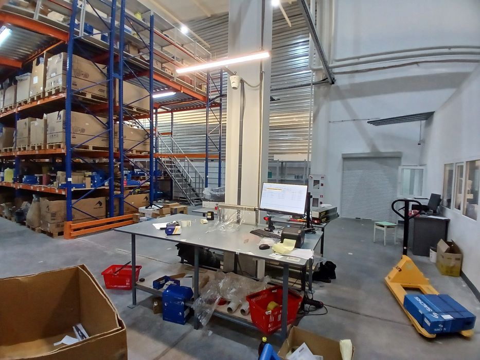 Металлический стол