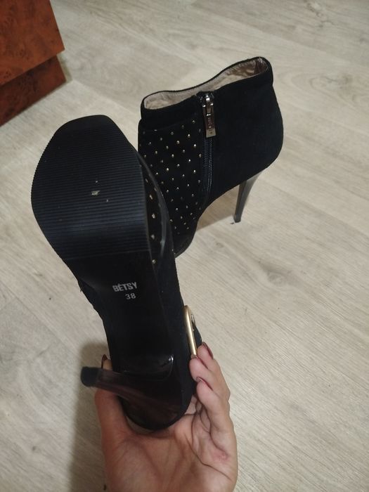 Продам басоножки 38 размера