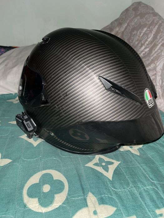 AGV shlem sotiladi