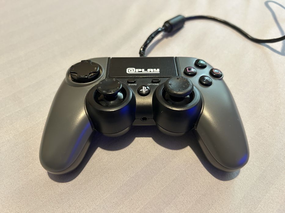 Consolă PS4 500GB + 4 manete + 9 jocuri