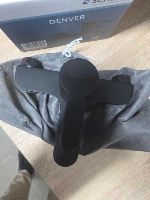 Baterie de cada pentru baie SCHÜTTE Denver 44306 negru mat