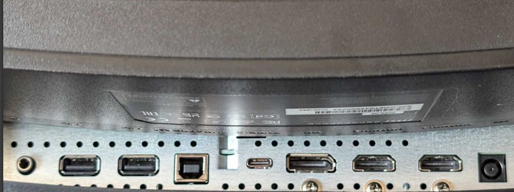 Vand monitor gaming 240 Hz / 1440p - 27 inch model MSI MPG 275CQRFX