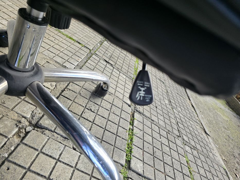 Офис стол с механизъм за височина