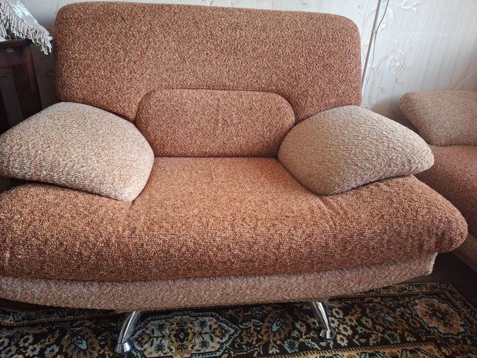 .Продам 2,3 диван в хорошем состоянии.
