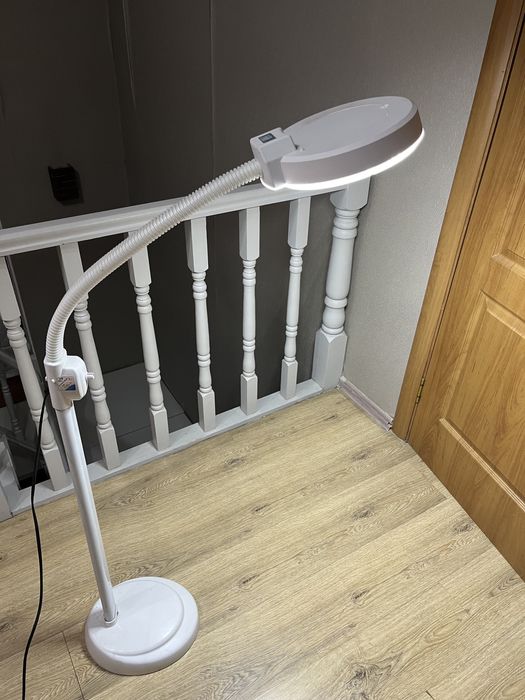 Лампа-лупа косметологическая