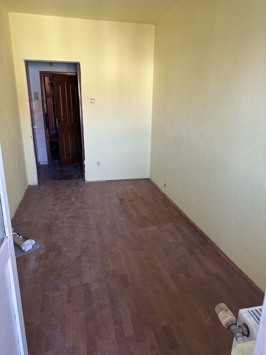Vând apartament in Medias, cu 3 camere, etajul 4