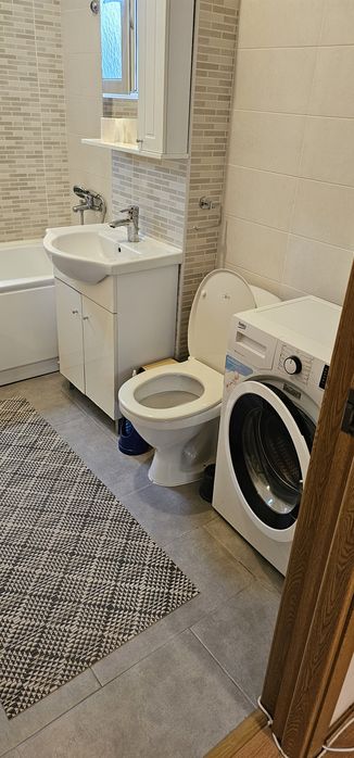 Proprietar inchiriez ap 2 camere Dumbrăvița ,str Varsovia ,mobilat, centrala ,aer conditinat, loc de parcare  in curte cu telecomanda pret 380 €