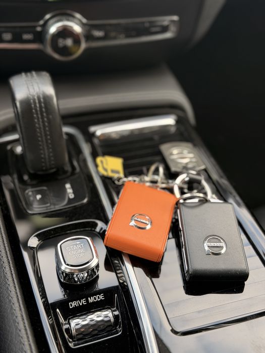 Vand/Schimb Volvo V60 PlugIn Hybrid 4x4 Impecabil